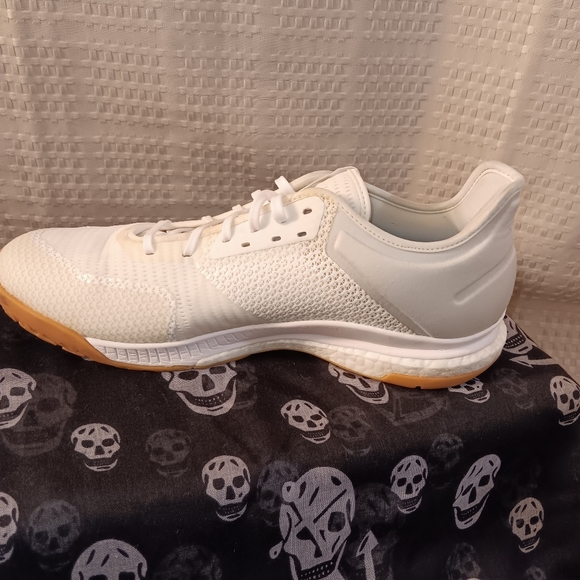 Mens Adidas Athletic shoes - Picture 7 of 12